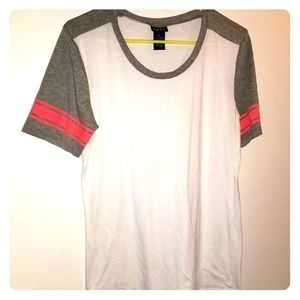 Rue 21 grey white XL tshirt